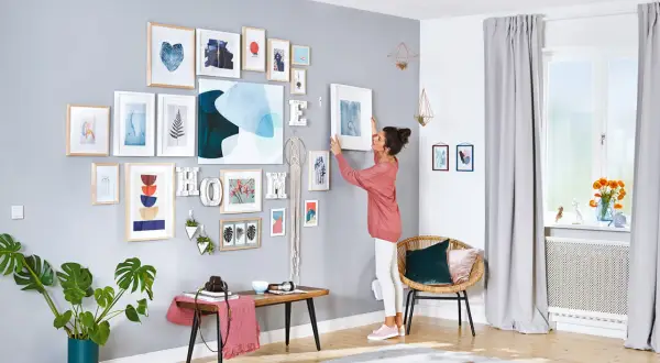 Plakat bez śladu na ścianie? Odkryj metody mocowania bez dziur